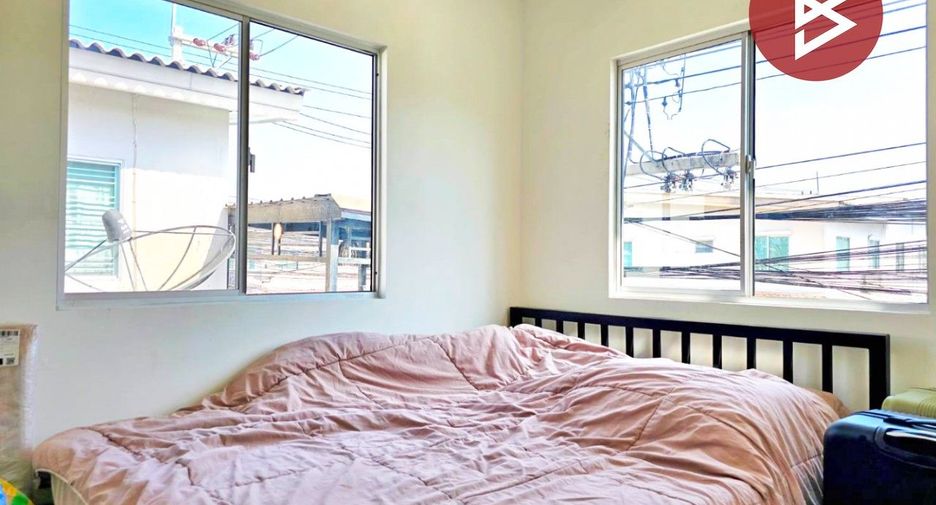 For sale 3 bedrooms townhouse in Sam Phran, Nakhon Pathom