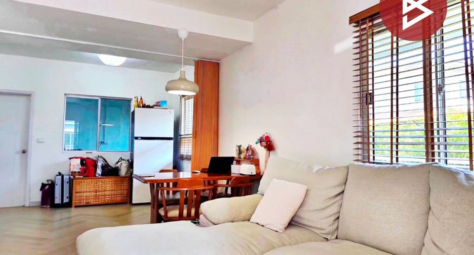 For sale 3 bedrooms townhouse in Sam Phran, Nakhon Pathom