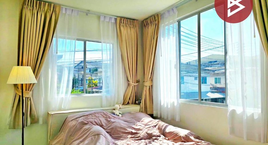 For sale 3 bedrooms townhouse in Sam Phran, Nakhon Pathom