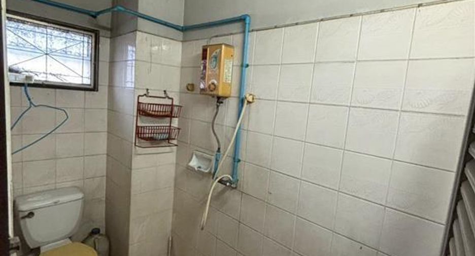 For sale 4 bedrooms retail Space in Lam Luk Ka, Pathum Thani