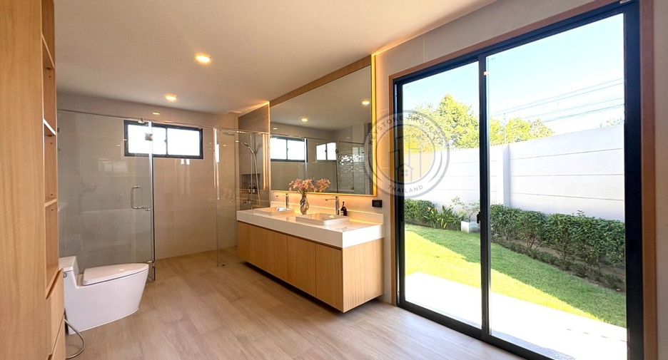 À louer et à vendre 5 chambres villa à East Pattaya, Pattaya