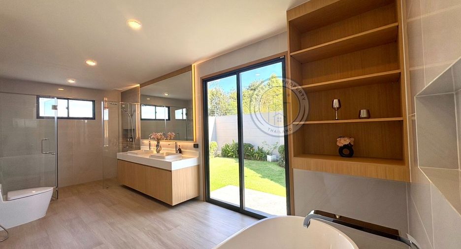 À louer et à vendre 5 chambres villa à East Pattaya, Pattaya
