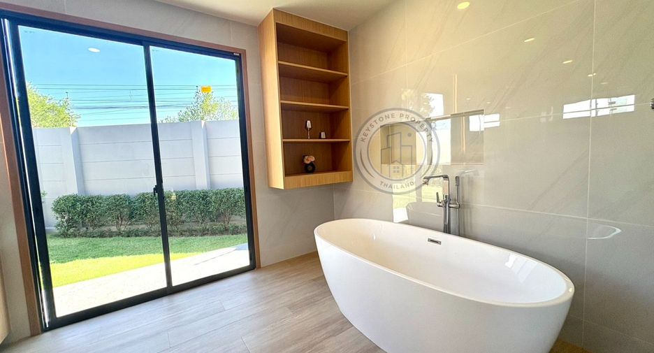 À louer et à vendre 5 chambres villa à East Pattaya, Pattaya