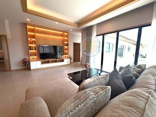 À louer et à vendre 5 chambres villa à Bang Lamung, Chonburi