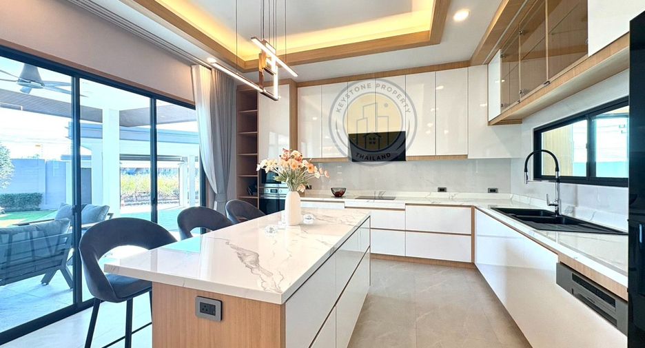 À louer et à vendre 5 chambres villa à East Pattaya, Pattaya