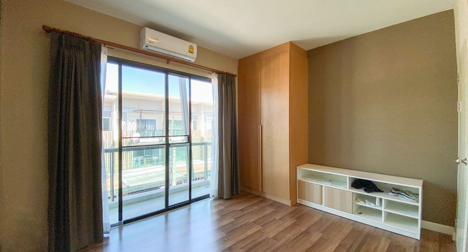 For sale 3 bedrooms townhouse in Bang Khun Thian, Bangkok