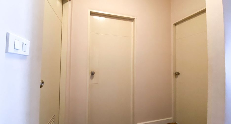 For sale 3 bedrooms townhouse in Bang Khun Thian, Bangkok