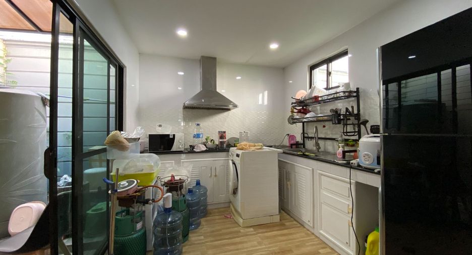 For sale 3 bedrooms townhouse in Bang Khun Thian, Bangkok