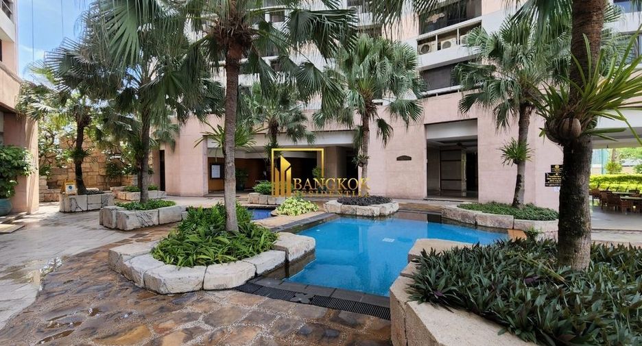 For rent 3 bedrooms condo in Khlong Toei, Bangkok