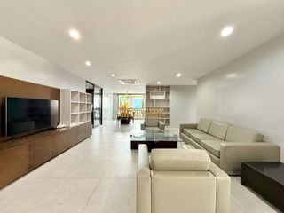 For rent 3 bedrooms condo in Khlong Toei, Bangkok