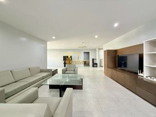 For rent 3 bedrooms condo in Khlong Toei, Bangkok