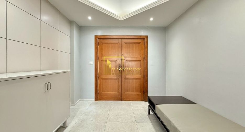 For rent 3 bedrooms condo in Khlong Toei, Bangkok