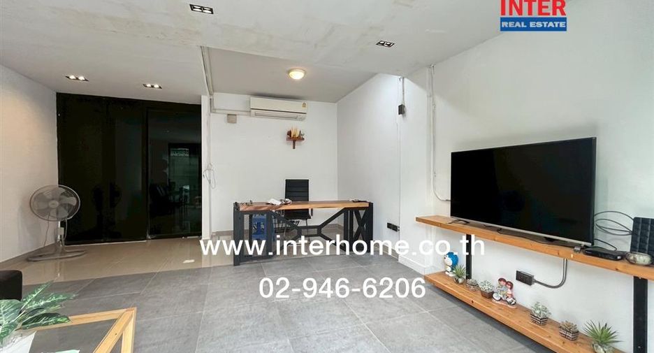 Casa adosada en venta de 3 habitaciones en Bang Kruai, Nonthaburi