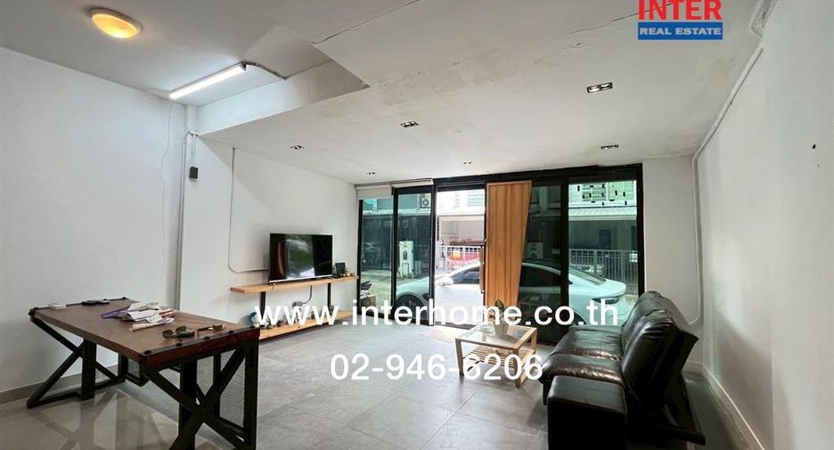 Casa adosada en venta de 3 habitaciones en Bang Kruai, Nonthaburi