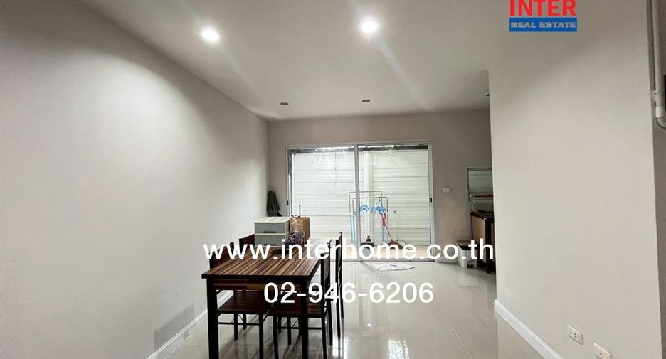 Casa adosada en venta de 3 habitaciones en Bang Kruai, Nonthaburi