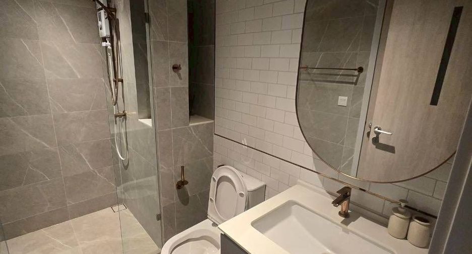 For rent and for sale 1 bed condo in Watthana, Bangkok