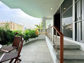À louer 4 chambres appartement à Sathon, Bangkok