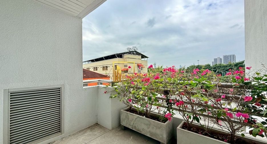 Apartamento en alquiler de 4 habitaciones en Sathon, Bangkok