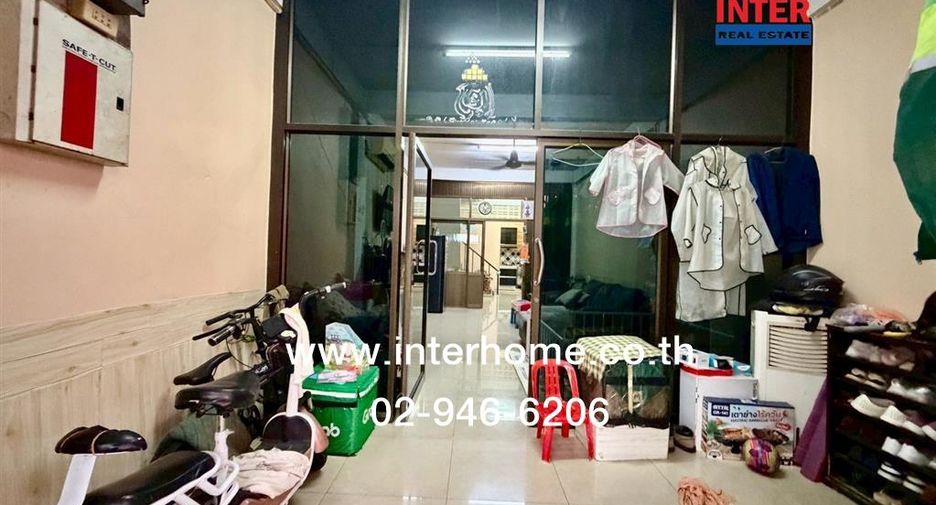 For sale 4 bedrooms retail Space in Sathon, Bangkok
