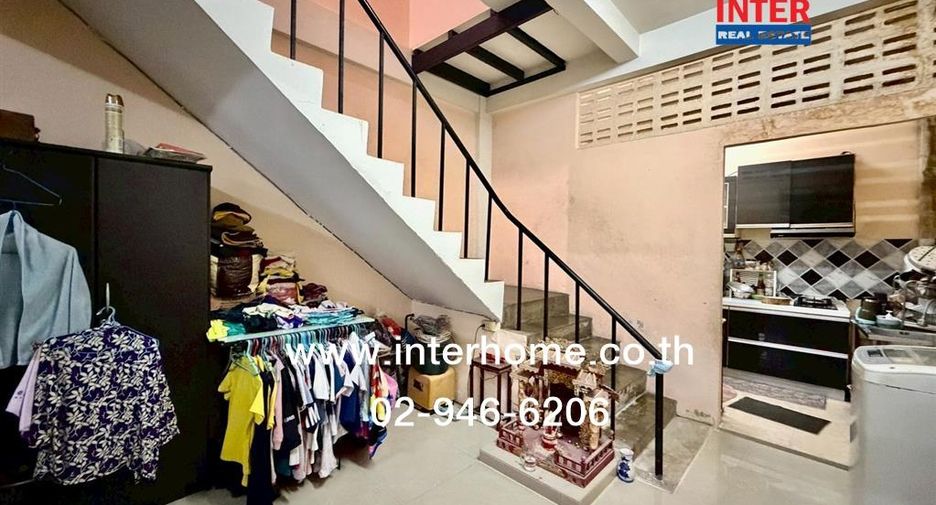 For sale 4 bedrooms retail Space in Sathon, Bangkok