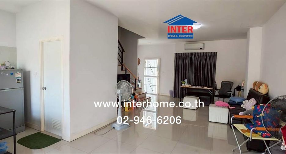 Casa adosada en venta de 3 habitaciones en Mueang Pathum Thani, Pathum Thani