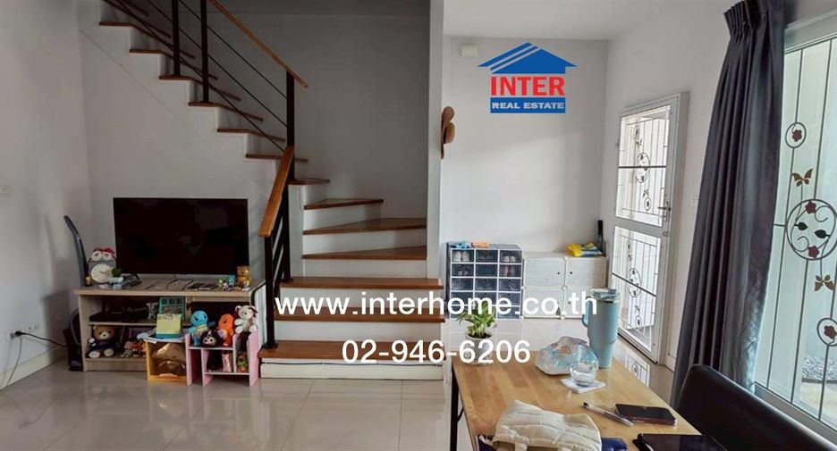 Casa adosada en venta de 3 habitaciones en Mueang Pathum Thani, Pathum Thani