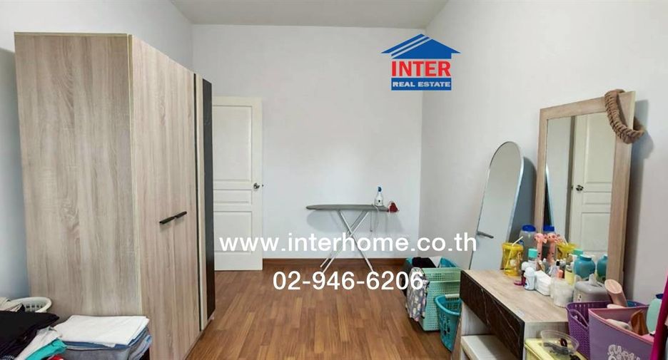 Casa adosada en venta de 3 habitaciones en Mueang Pathum Thani, Pathum Thani