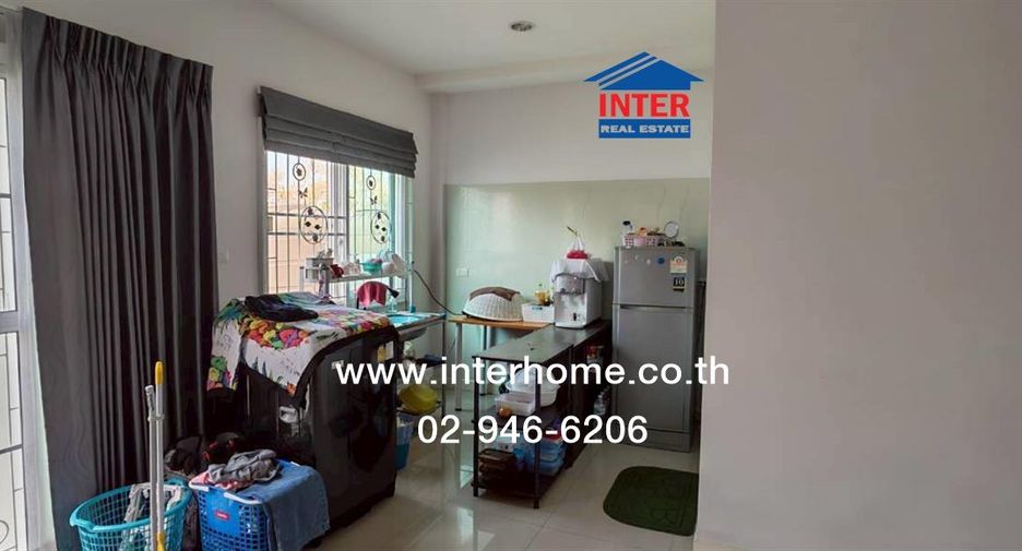 Casa adosada en venta de 3 habitaciones en Mueang Pathum Thani, Pathum Thani