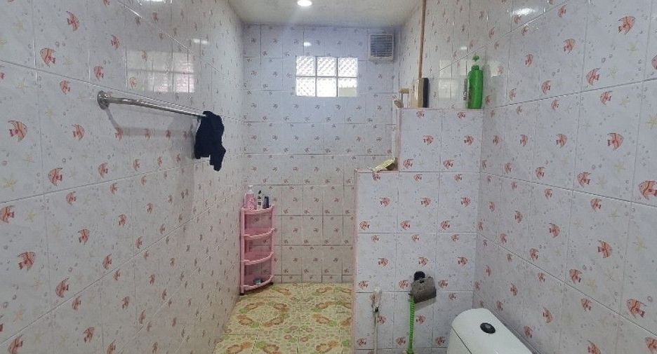 For sale studio townhouse in Si Racha, Chonburi