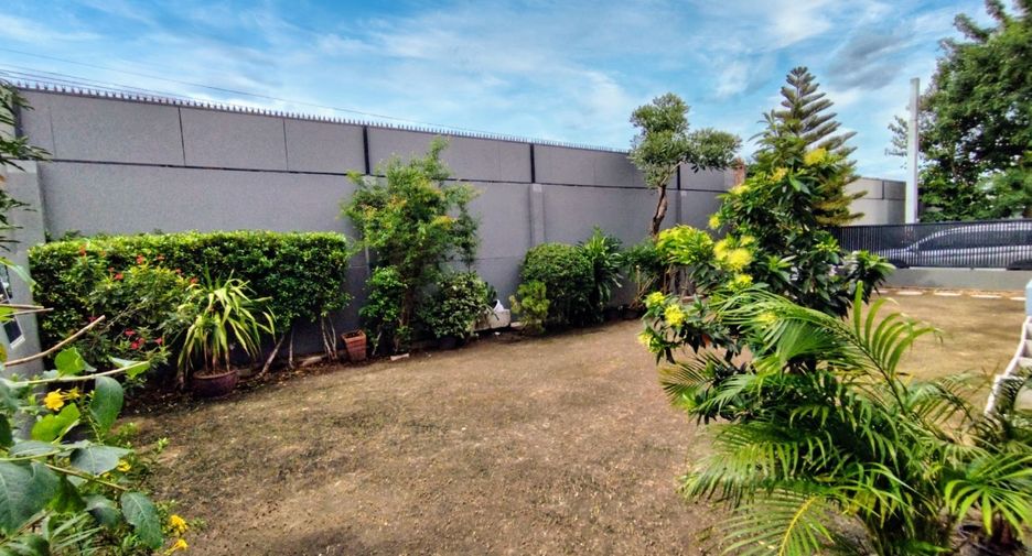 For rent and for sale 2 bedrooms townhouse in Mueang Samut Prakan, Samut Prakan