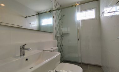 Casa adosada en alquiler y en venta de 2 habitaciones en Mueang Samut Prakan, Samut Prakan