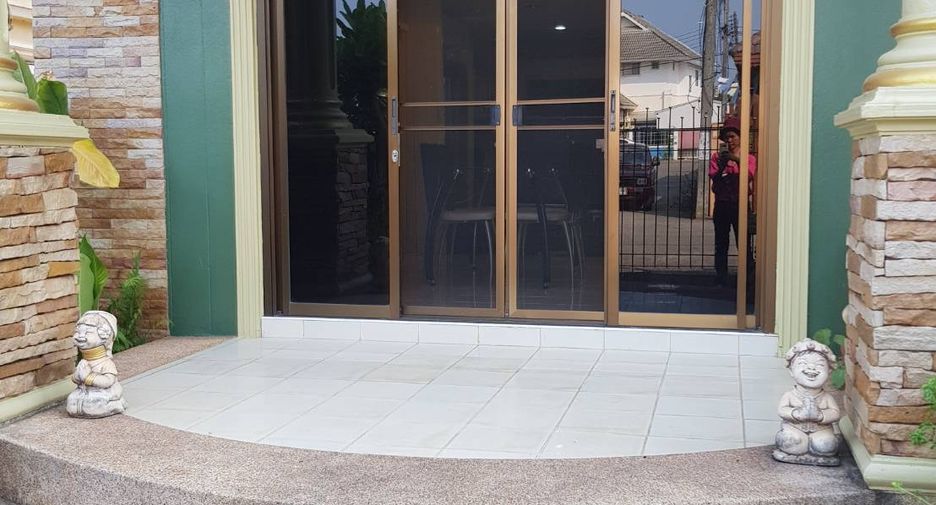 For sale 4 bedrooms house in Mueang Uttaradit, Uttaradit