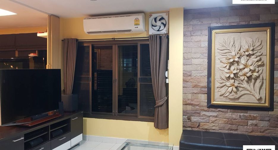For sale 4 bedrooms house in Mueang Uttaradit, Uttaradit