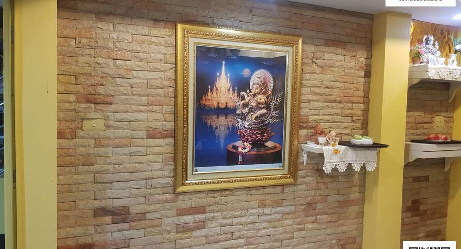 For sale 4 bedrooms house in Mueang Uttaradit, Uttaradit