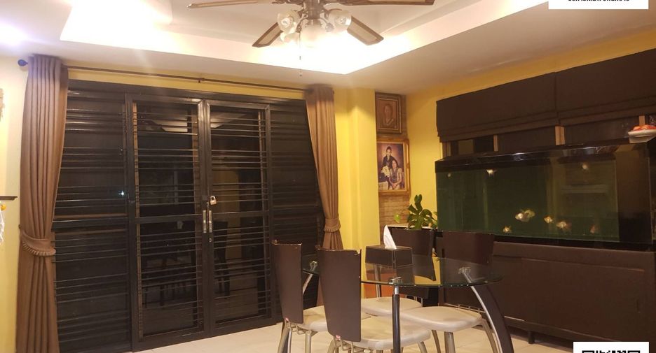 For sale 4 bedrooms house in Mueang Uttaradit, Uttaradit