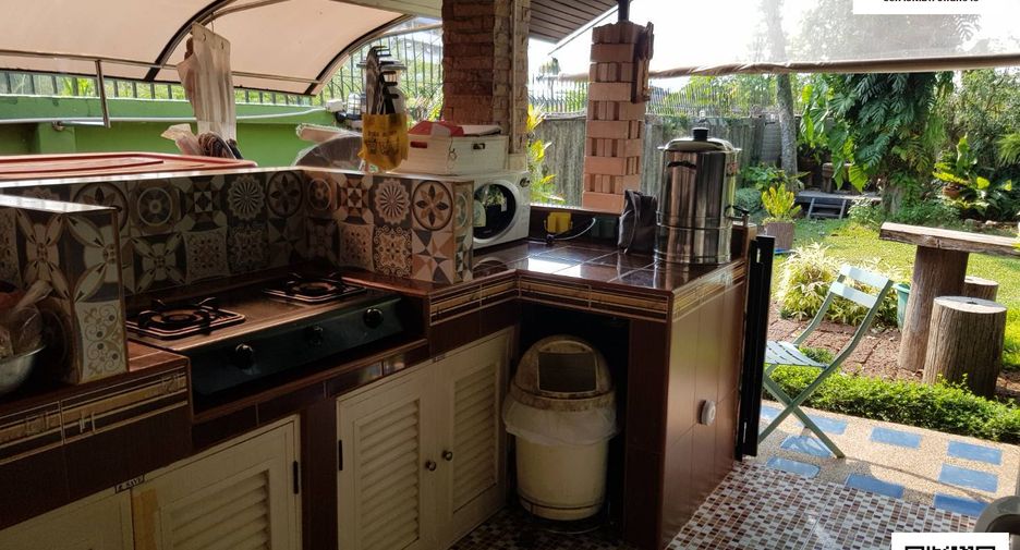 For sale 4 bedrooms house in Mueang Uttaradit, Uttaradit