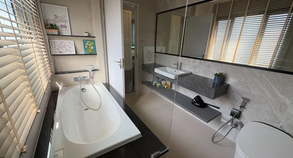 For sale 5 bedrooms house in Pak Kret, Nonthaburi