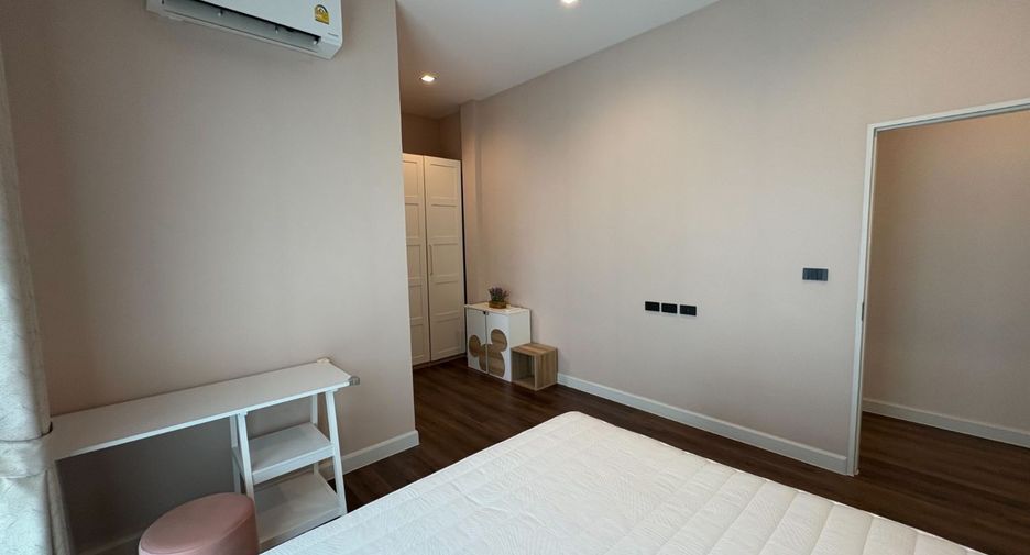 For sale 5 bedrooms house in Pak Kret, Nonthaburi