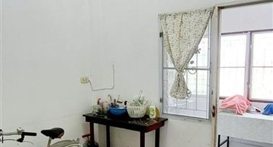 For sale 4 bedrooms townhouse in Thanyaburi, Pathum Thani