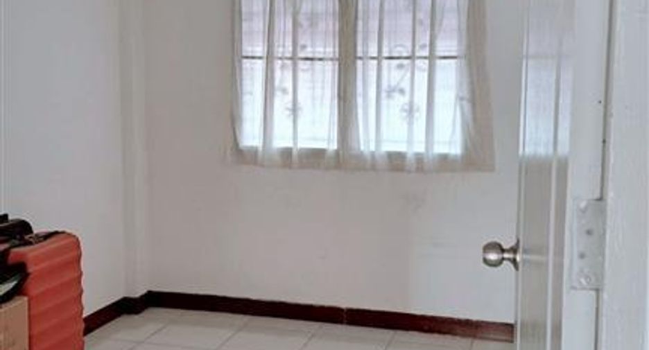 For sale 4 bedrooms townhouse in Thanyaburi, Pathum Thani