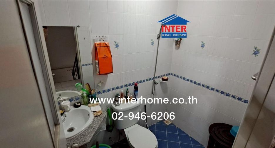 For sale 4 bedrooms townhouse in Thanyaburi, Pathum Thani