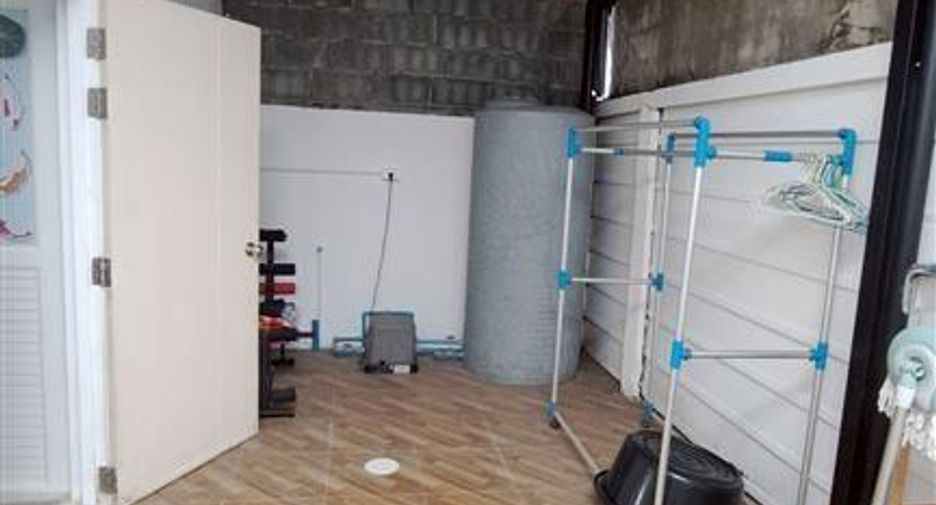 For sale 3 bedrooms townhouse in Khlong Luang, Pathum Thani