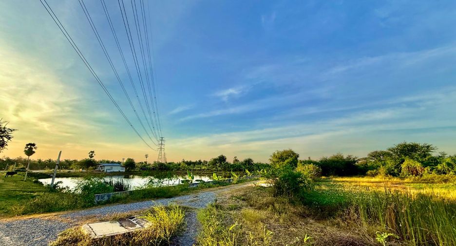 Terreno en venta en Nakhon Chai Si, Nakhon Pathom