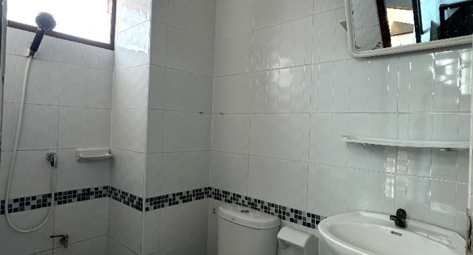 Gewerbefläche zum Kauf mit 2 Zimmer in Mueang Chon Buri, Chonburi