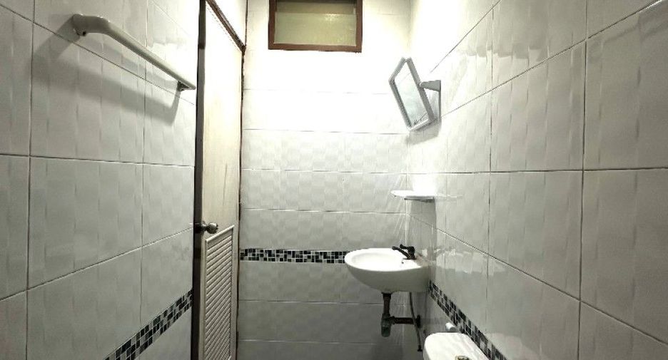 Gewerbefläche zum Kauf mit 2 Zimmer in Mueang Chon Buri, Chonburi