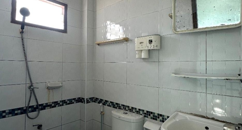 Gewerbefläche zum Kauf mit 2 Zimmer in Mueang Chon Buri, Chonburi