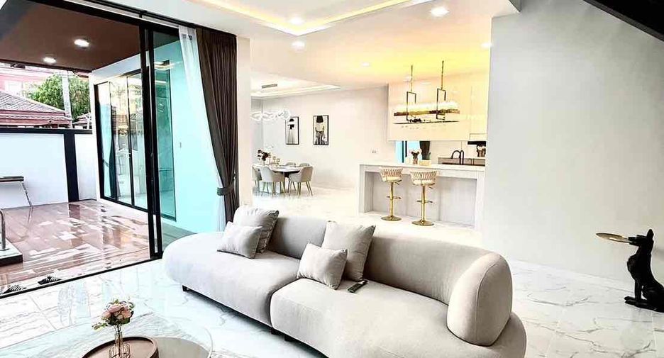 Villa en alquiler y en venta de 3 habitaciones en Bang Lamung, Chonburi