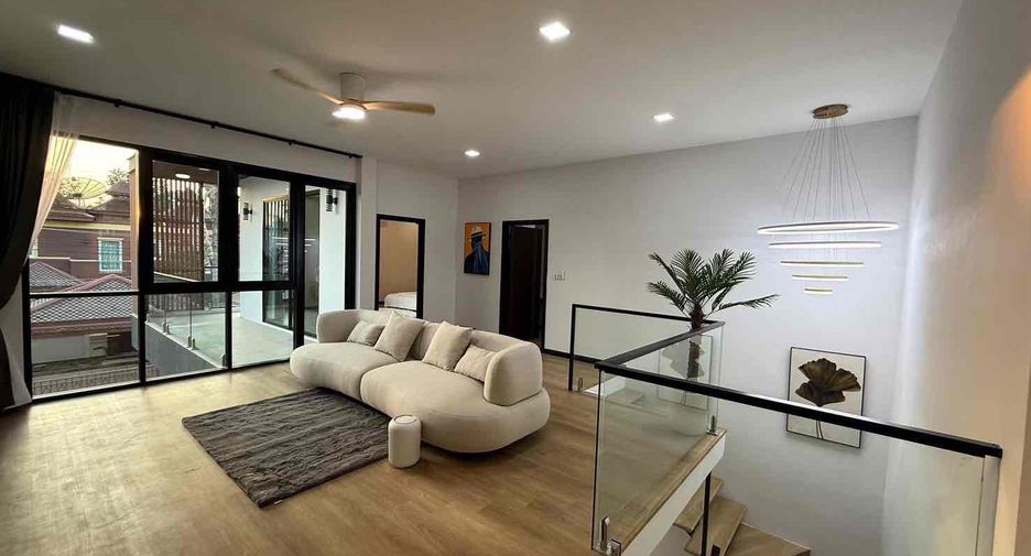 Villa en alquiler y en venta de 3 habitaciones en Bang Lamung, Chonburi