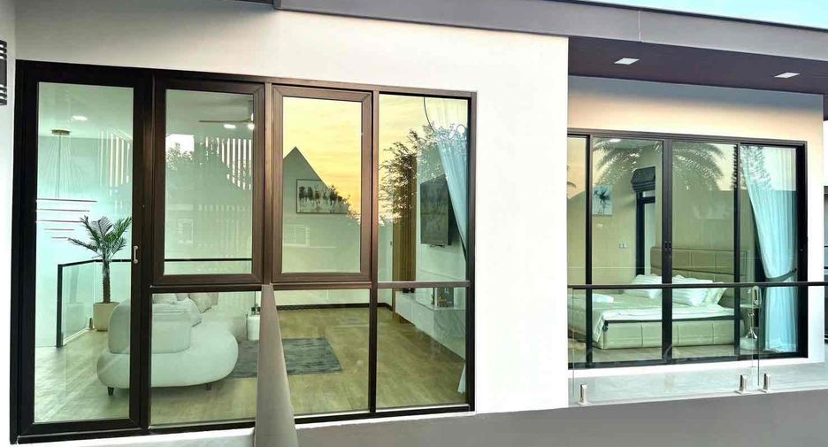 Villa en alquiler y en venta de 3 habitaciones en Bang Lamung, Chonburi