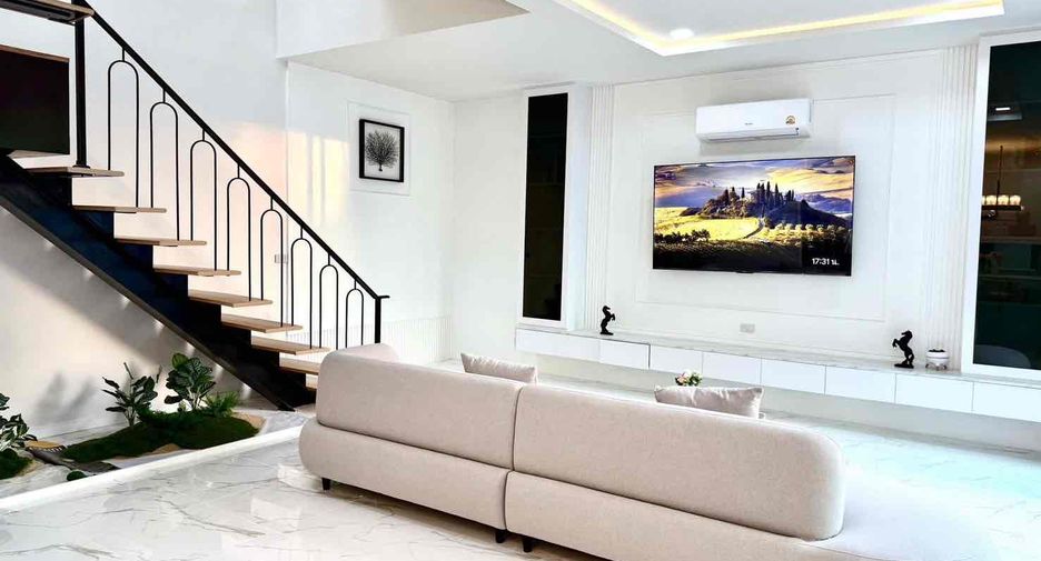 Villa en alquiler y en venta de 3 habitaciones en Bang Lamung, Chonburi